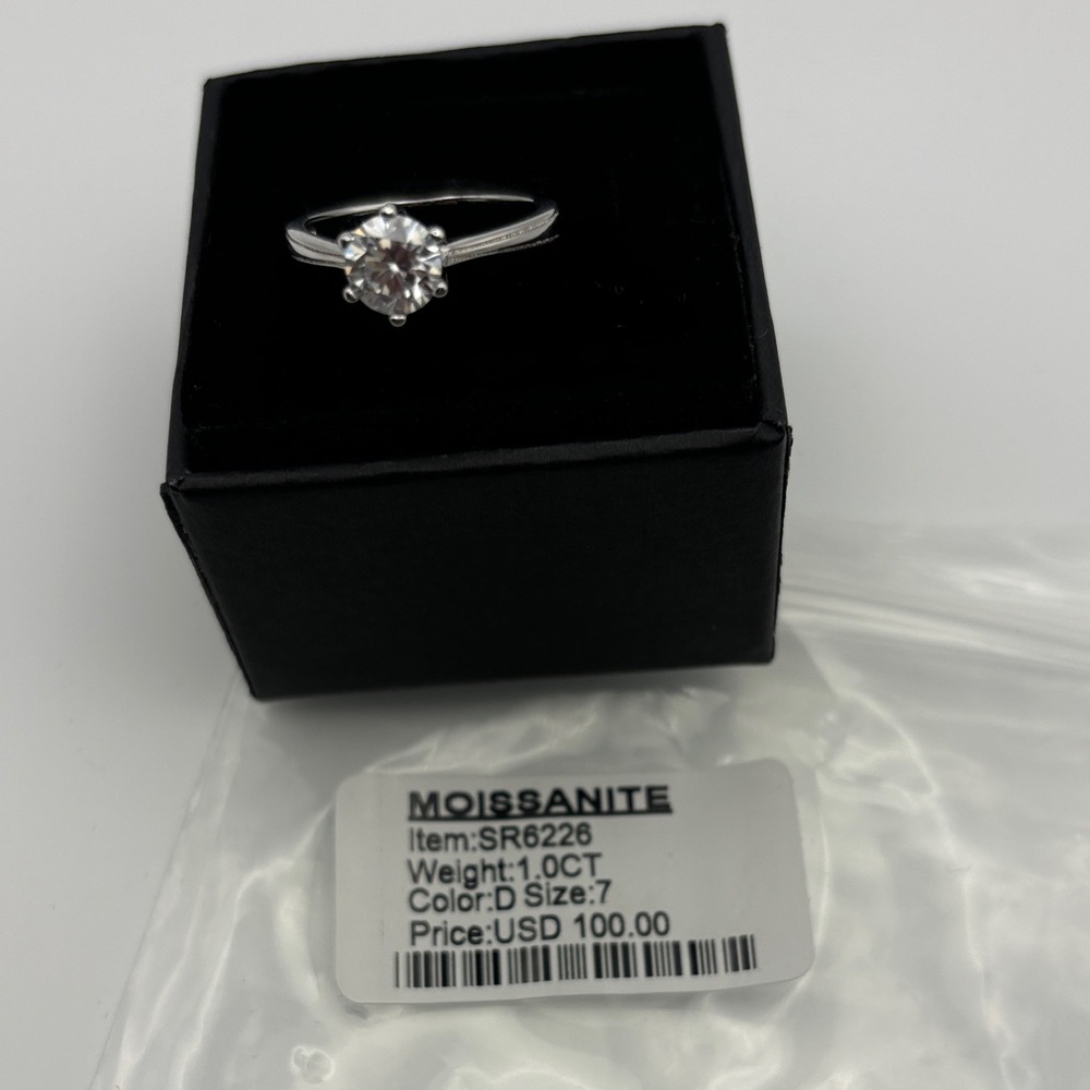 Elegant Sterling Silver 1.0 CT Moissanite Ring - Picture 2 of 6